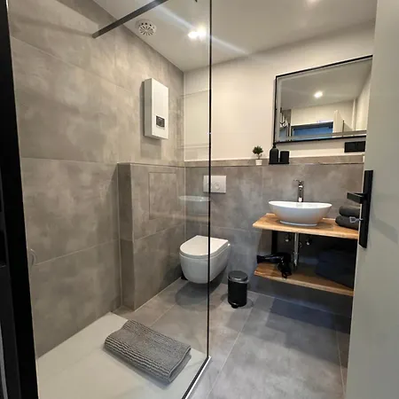 Appartement Langenhagen - Mit Balkon, Ebk Und Parkplatz