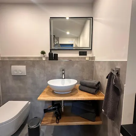 Apartmán Langenhagen - Mit Balkon, Ebk Und Parkplatz