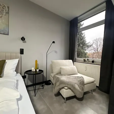 Langenhagen - Mit Balkon, Ebk Und Parkplatz