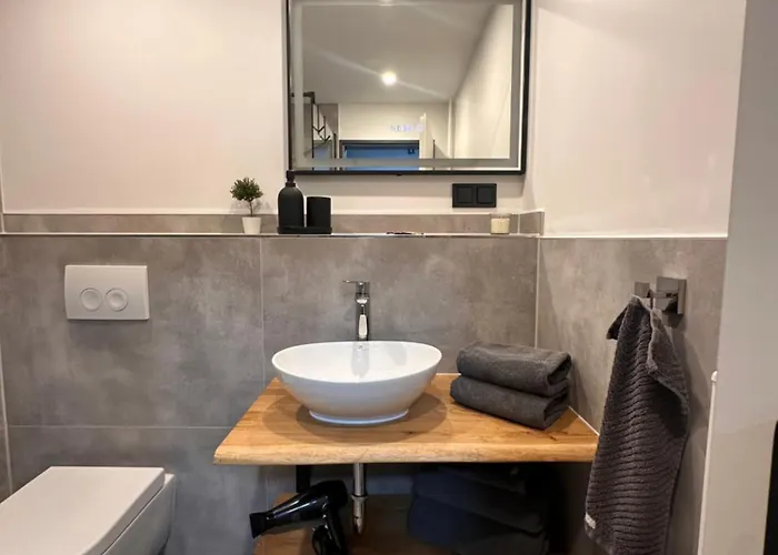 Lejlighed Langenhagen - Mit Balkon, Ebk Und Parkplatz