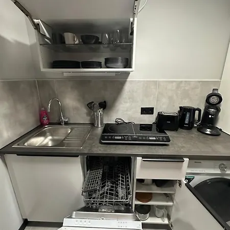 Apartmán Langenhagen - Mit Balkon, Ebk Und Parkplatz *